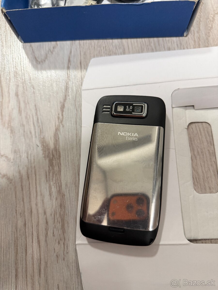 Nokia E72 + Nokia 7230 - 2