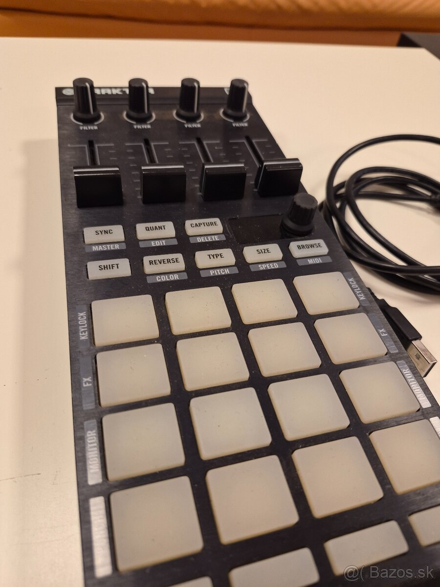Native Instruments TRAKTOR KONTROL F1 - 2