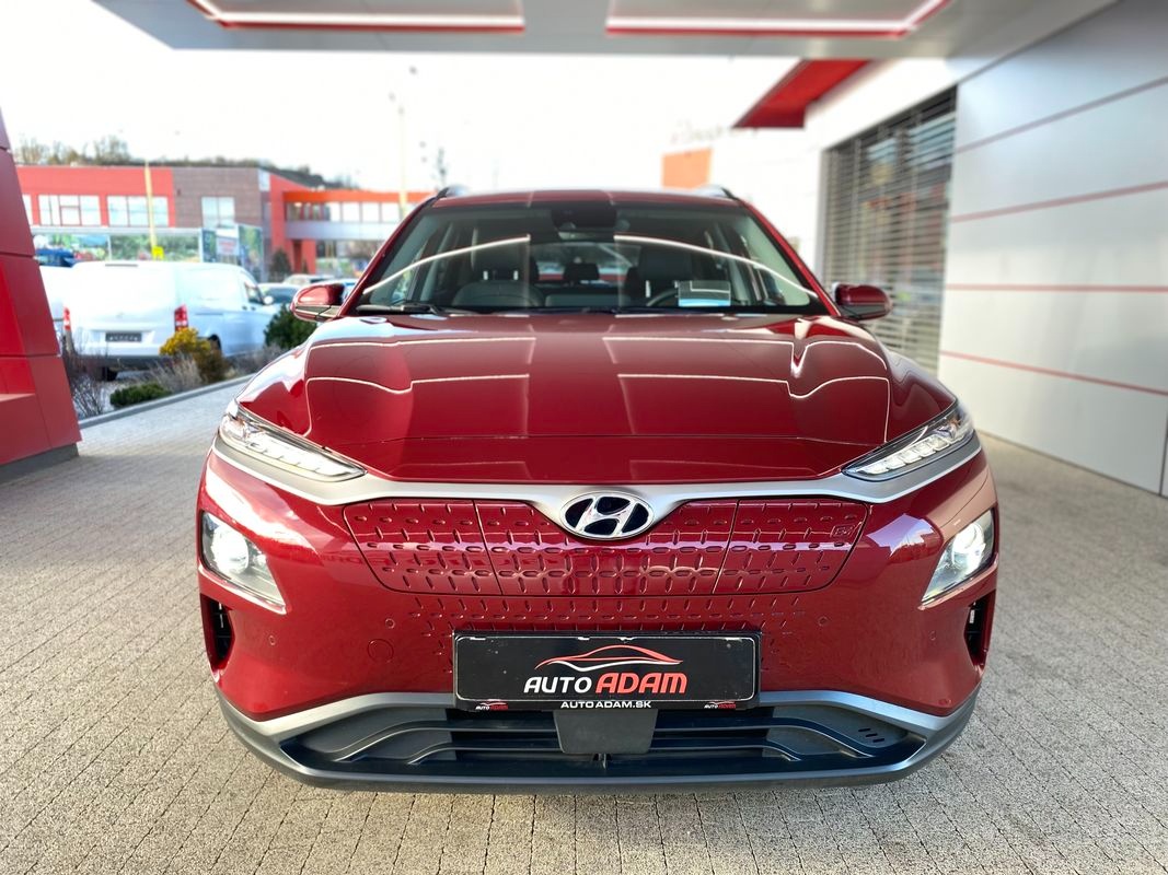 Hyundai Kona Electric 150kW Premium+ 64 kWh ZÁRUKA 11/2025