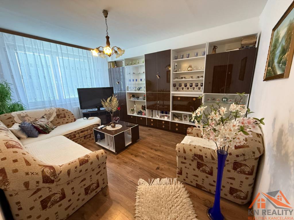 VÝBORNÁ LOKALITA Veľkometrážny 3 izbový byt s loggiou Galan - 2