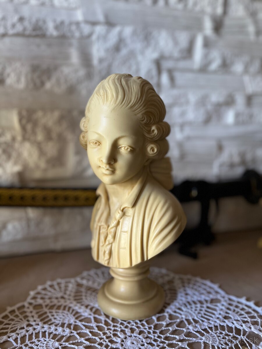 Albastrová socha – busta mladého muža (pravdepodobne Mozart) - 2