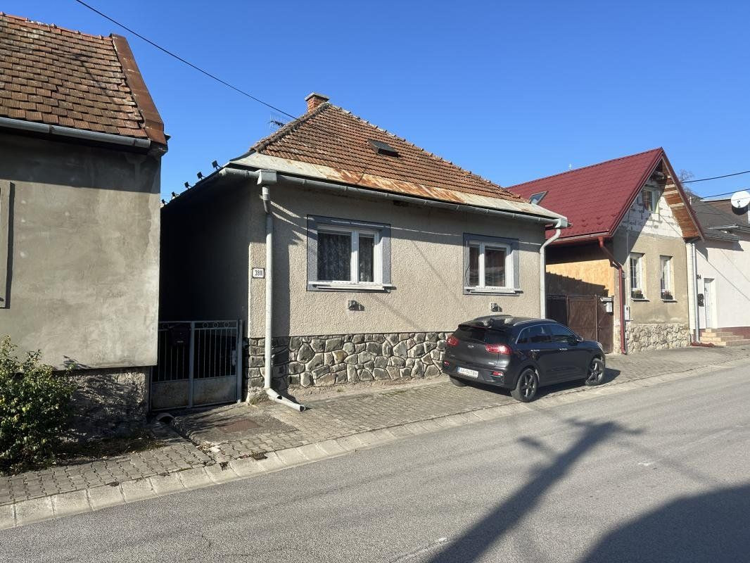 Ponúkame na predaj starší bungalov v Brusne - 2