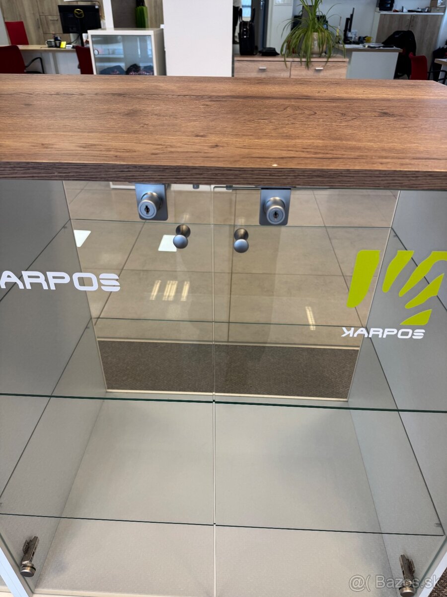 Presklená skrinka - 2