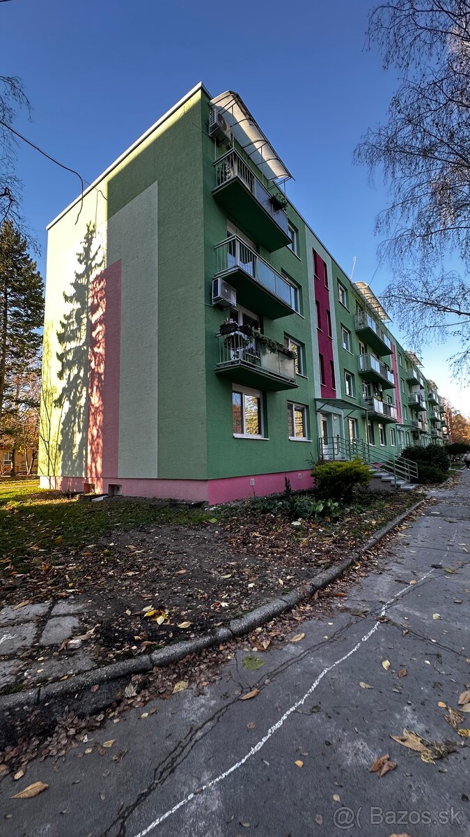 Predám 3 izbový byt v Leviciach s balkónom - 2