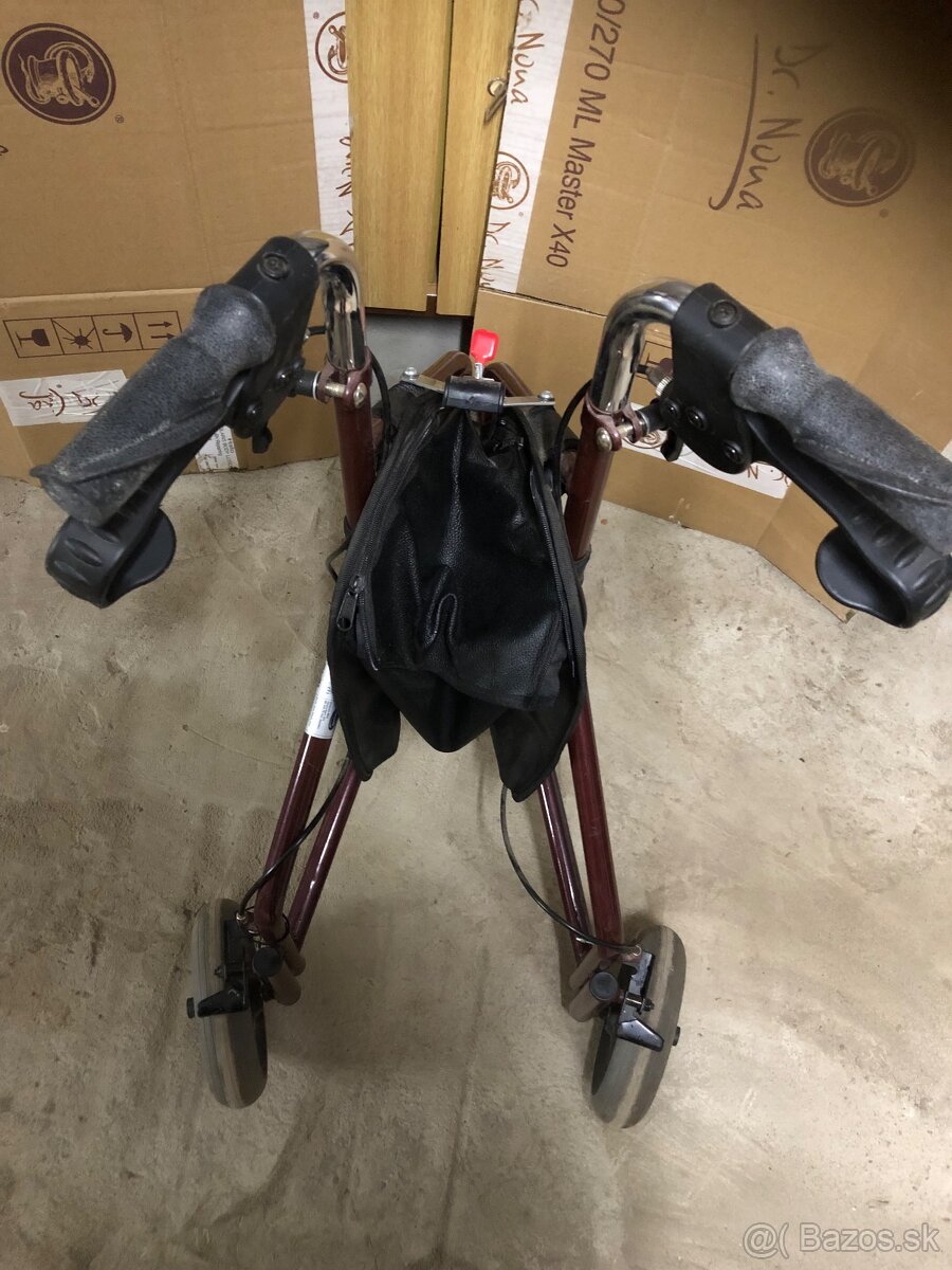 Chodítko pre seniora / trojkolka - 2