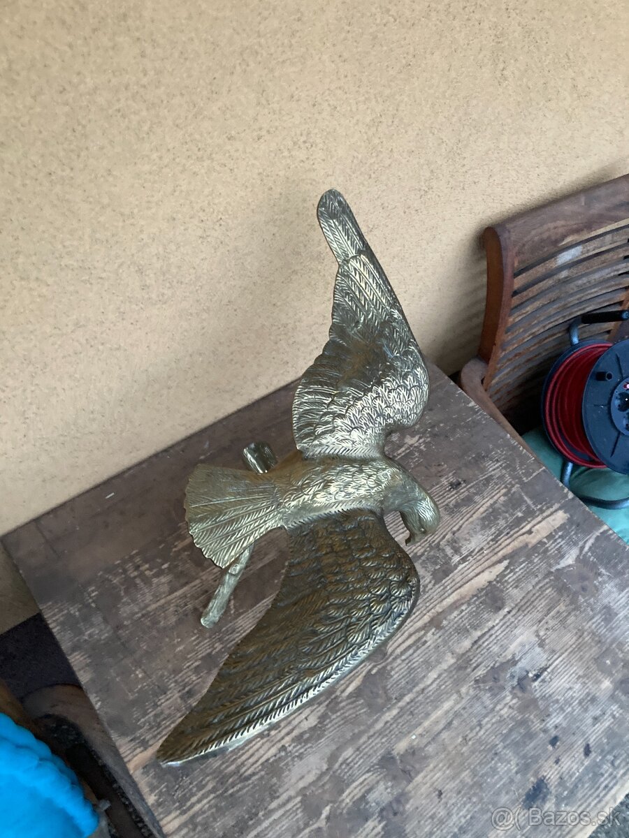 Socha Orla - mosaz - 2