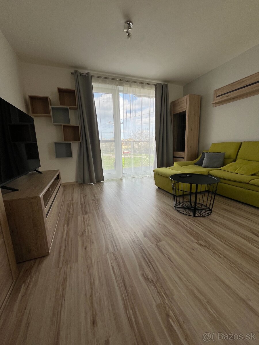 Moderný 3 izb. Vajnory s parkovacím miestom novo zariadený - 2