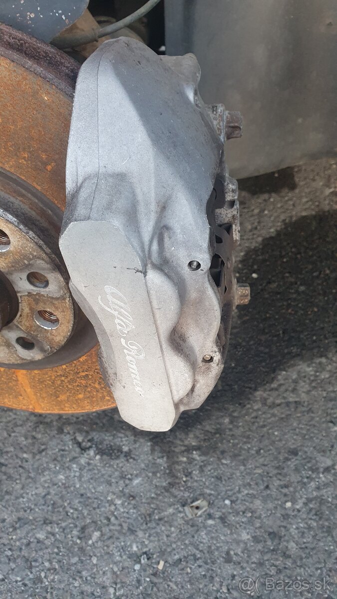 Štvorpiestové Brembo brzdiče 305mm - 2