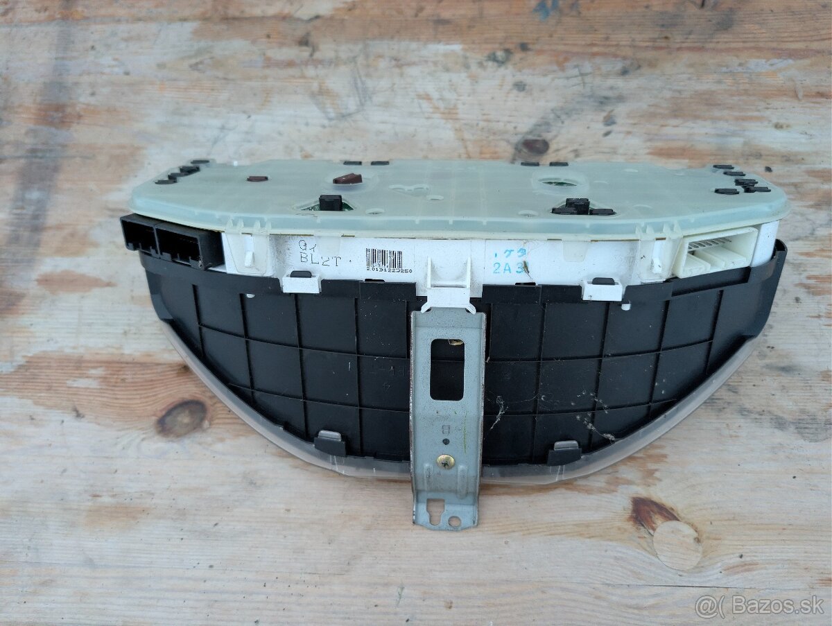 Mazda 323 budiky tachometer - 2