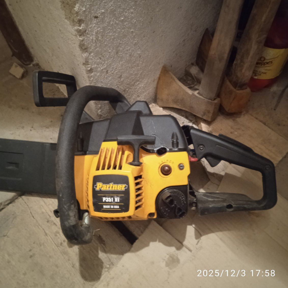 Benzínová píla. - 2