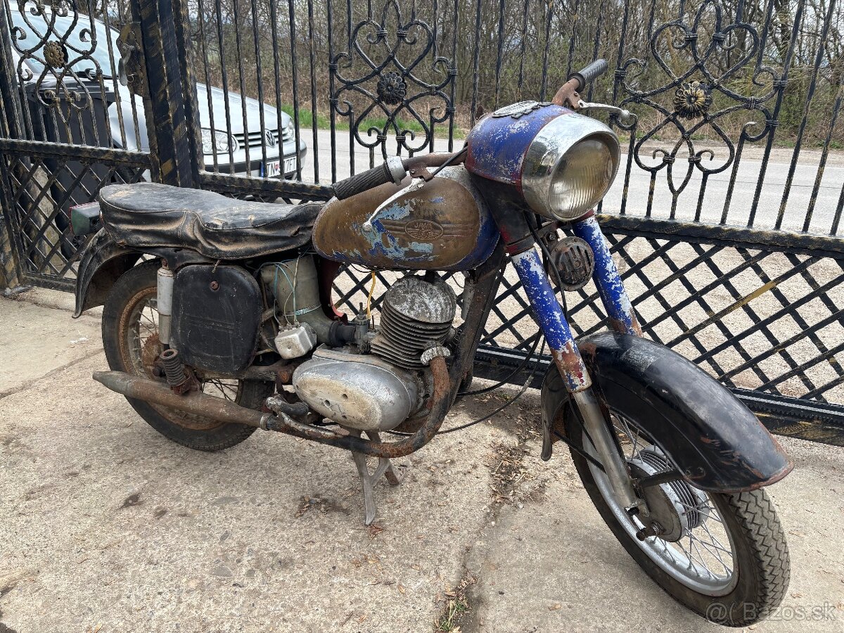 Jawa kyvačka s papiermi - 2