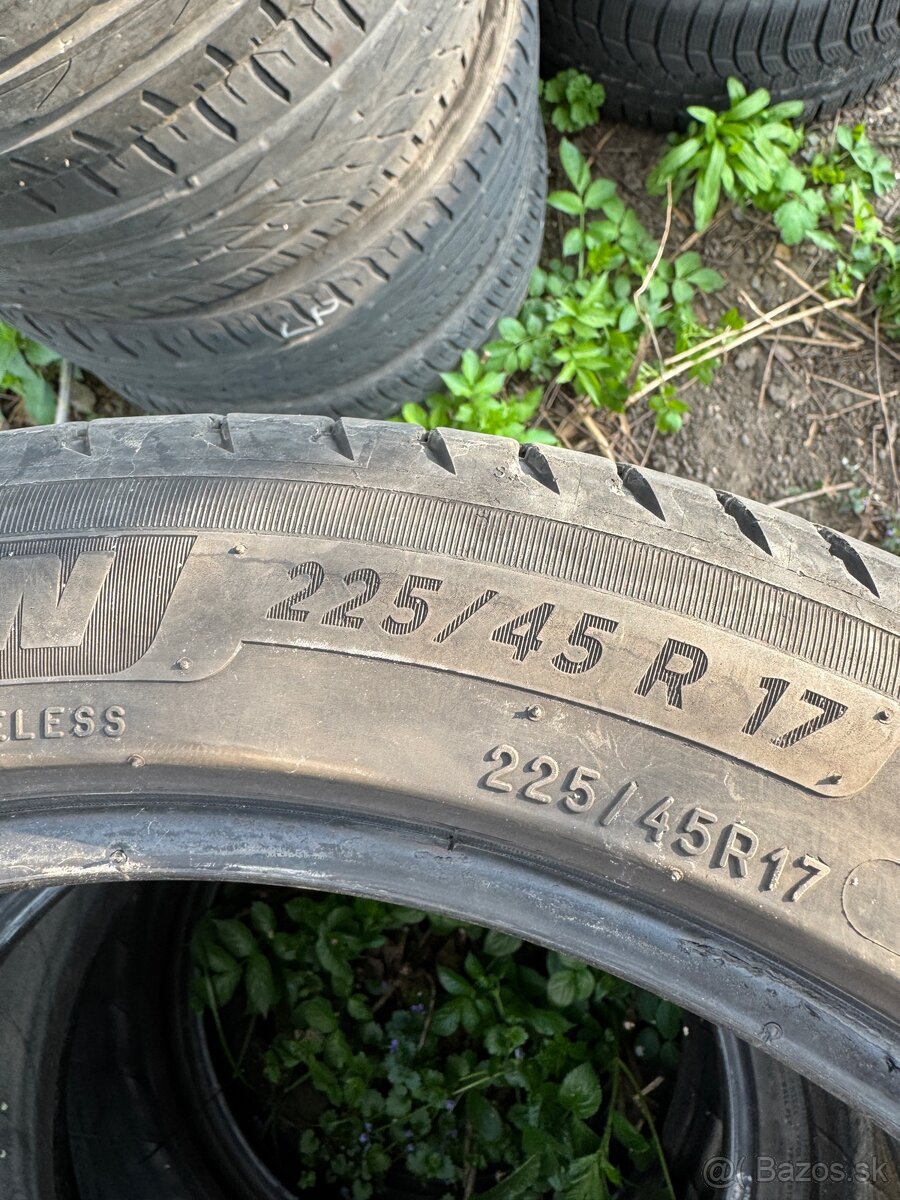 Michelin 225/45 R17 - 2