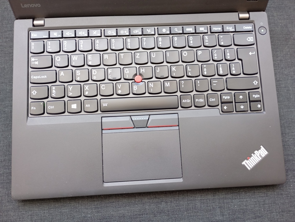 predám Lenovo thinkpad x260 ,Intel(R) Core™i3 , 8gb ram - 2