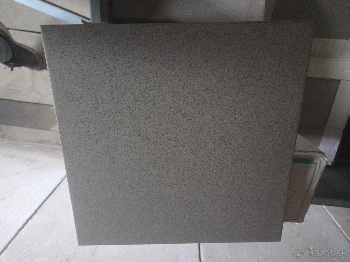dlažba 30x30x8mm - 2
