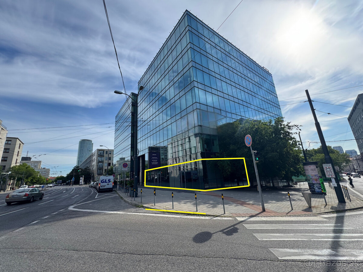 Prenájom rožného prízemného obchodného priestoru 241 m2 na p - 2