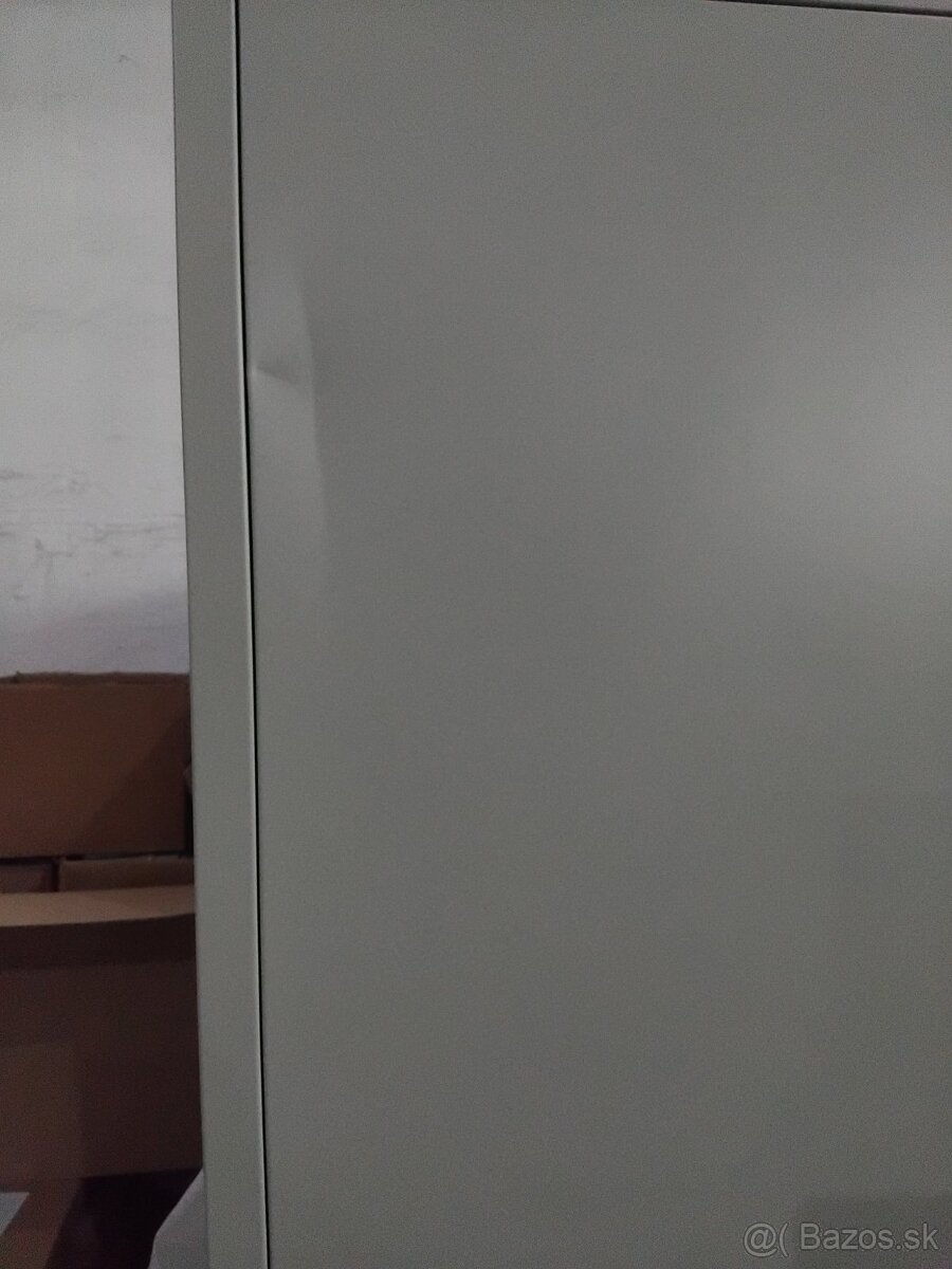 Kancelárska skriňa na dokumenty, 4 police - poškodená - 2