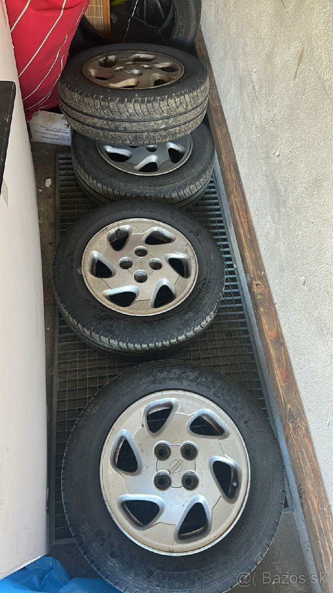Lacno predám disky Nissan 4x114.3 r14 - 2
