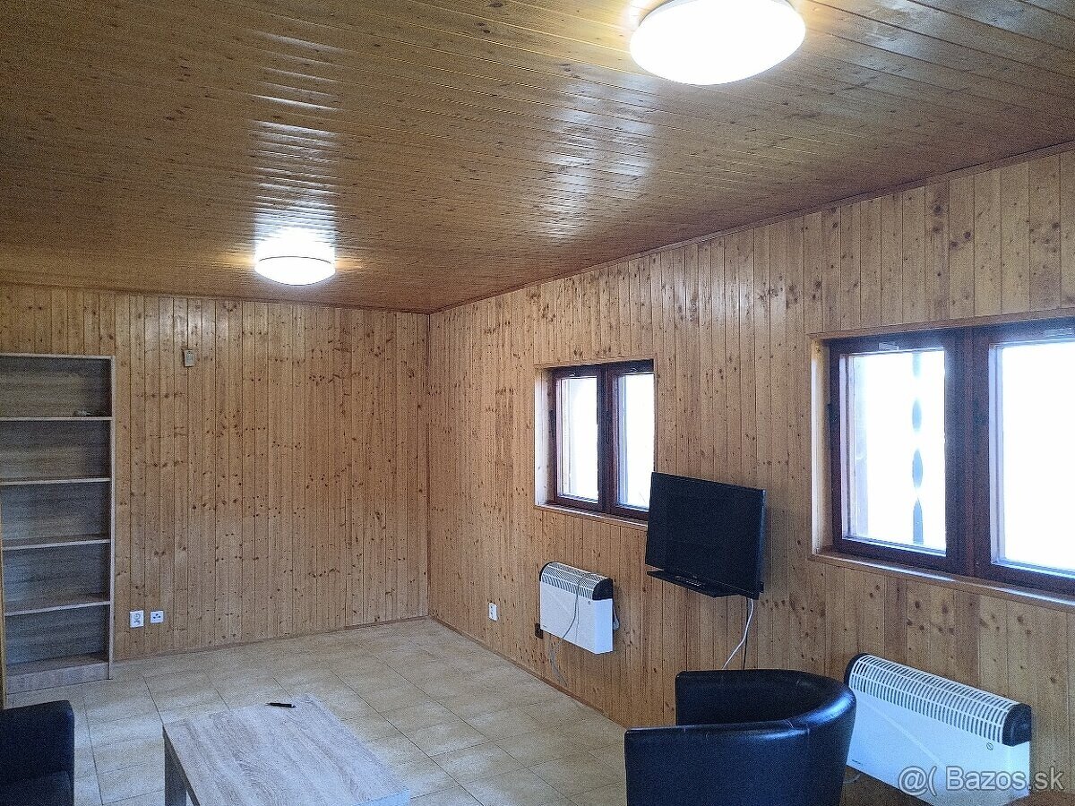 Chata u přehrady Zvolen- celoroční bydlení po rekonstrukci - 2