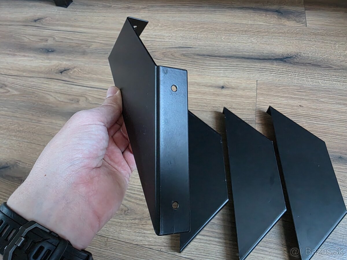 Konzoly na police 4ks - 2