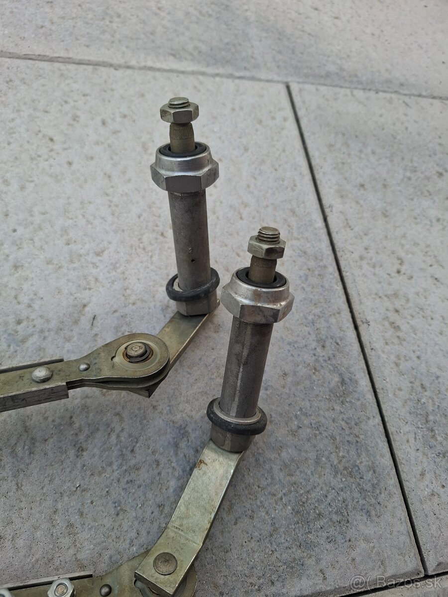 Táhla stěračů Tatra 815 - 2