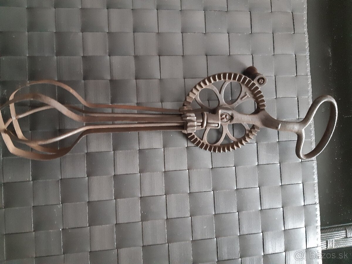 Prodám starý šlehač, pozůstalost. - 2