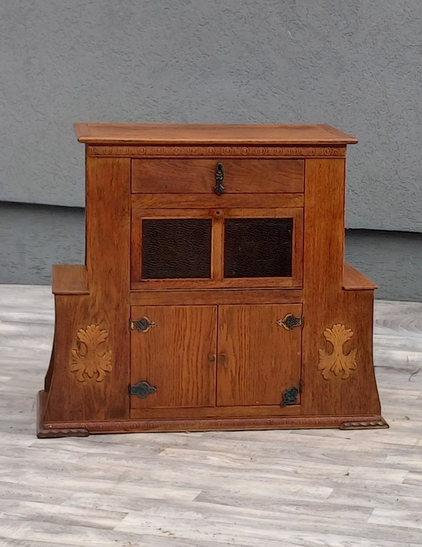 Skrinka dubová starožitná. - 2