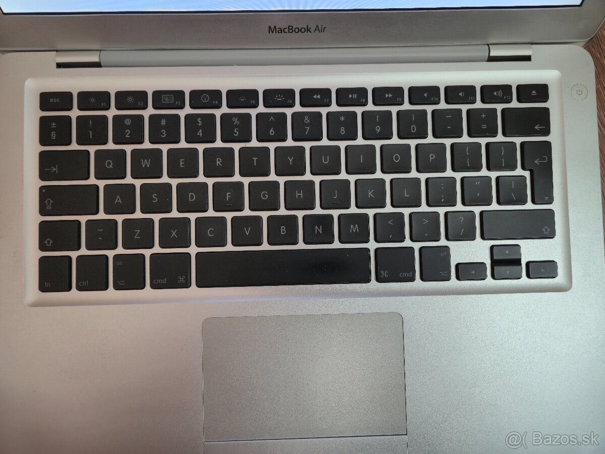 Predám POKAZENÝ Apple Macbook Air (2009) - 2