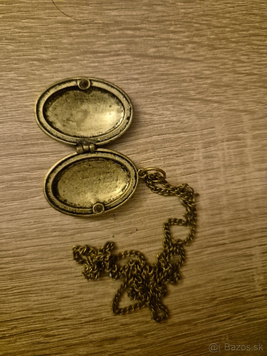 Medailonik s retiazkou - 2
