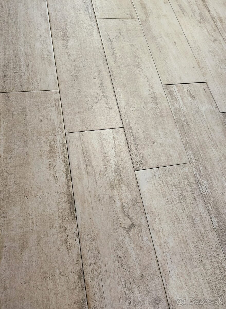 Gresová dlažba, vzor drevo - 2