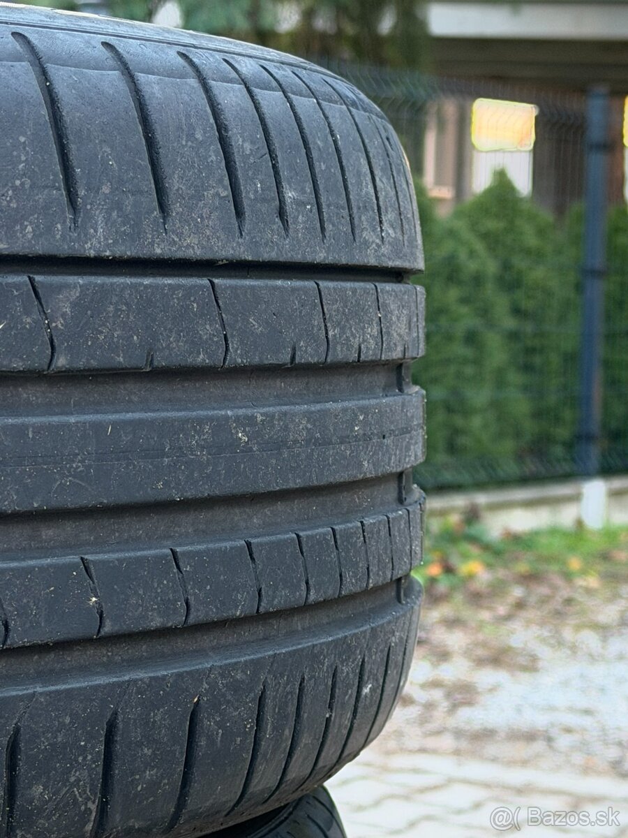 Pirelli P Zero 245/40 R19 - 2