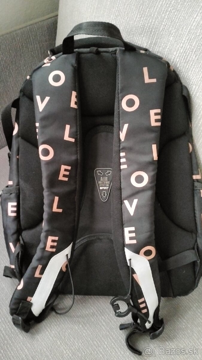 Školskú tašku predám. - 2