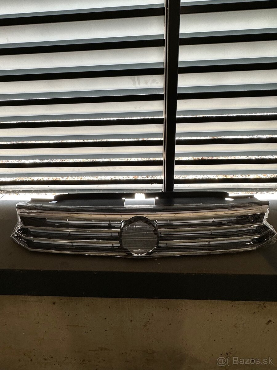 VW Passat B8 predná chrómová maska, 2015-2019 - 2