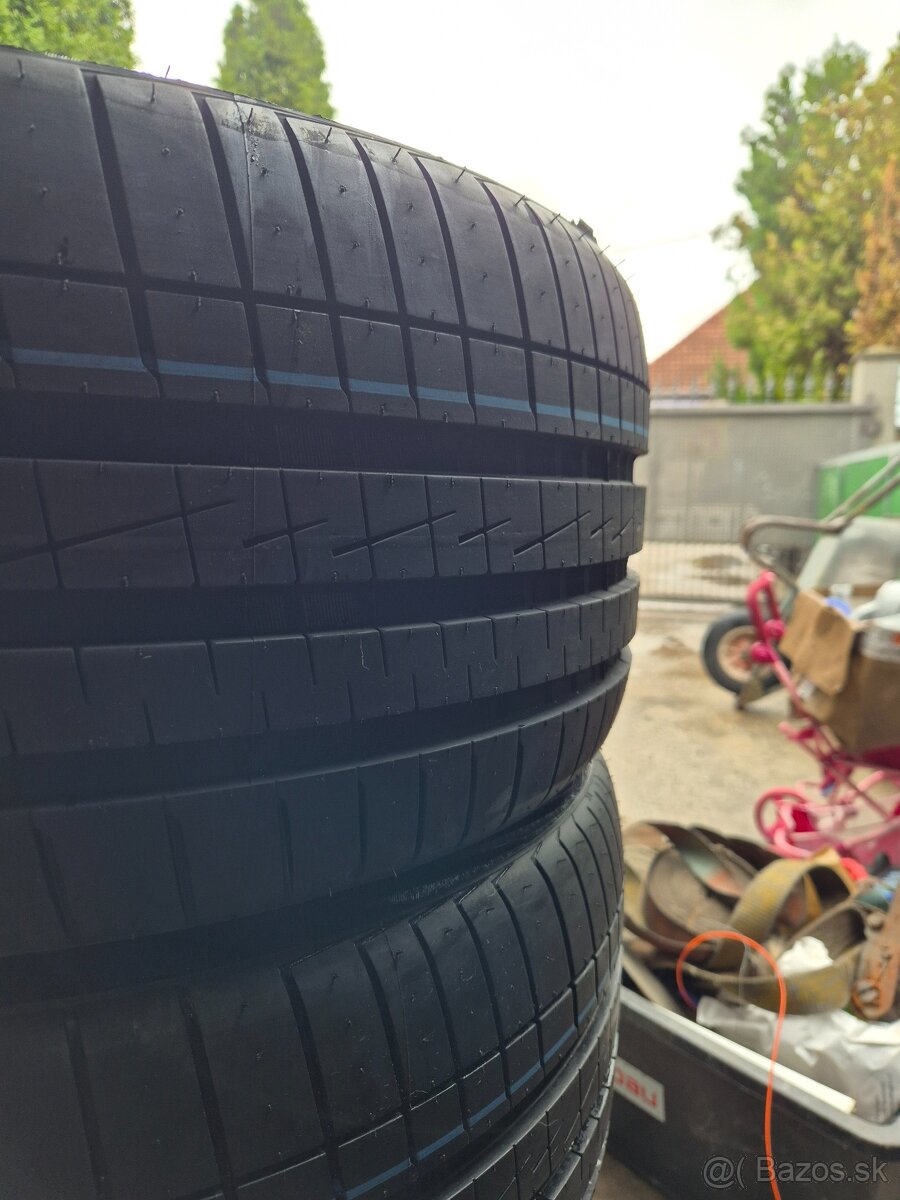 255/30 r20 - 2