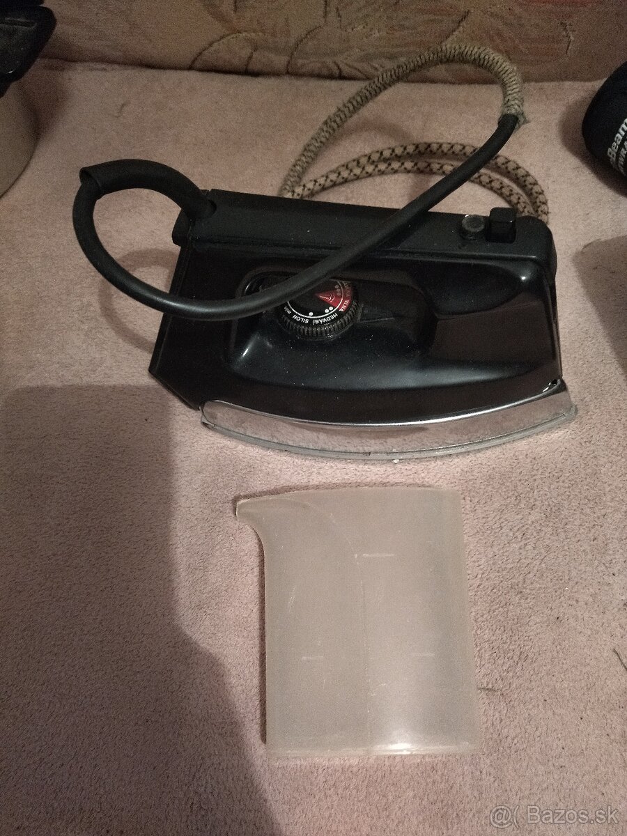 Žehlička mini ,cestovna-naparovacia - 2