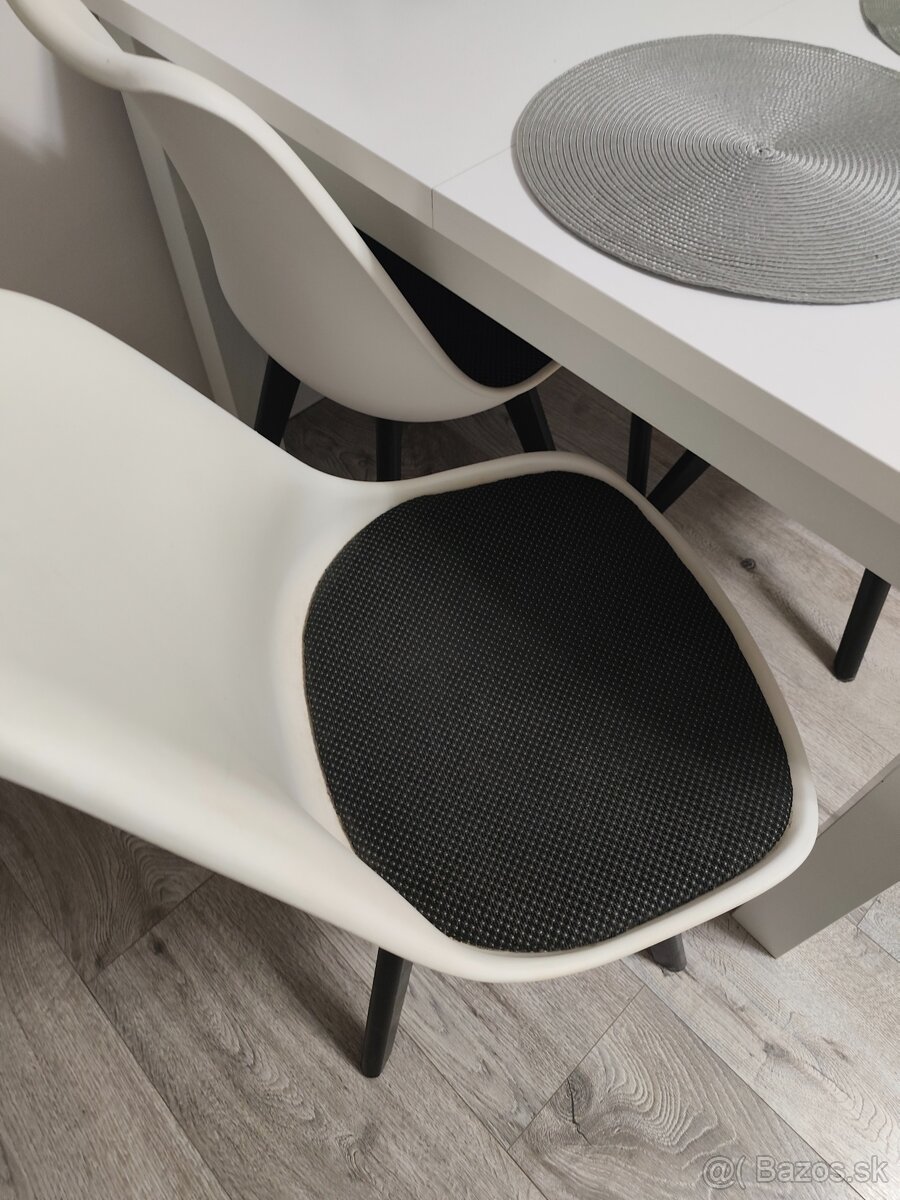 Jedálenský set stôl a stoličky - 2