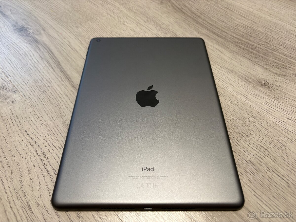 iPad 10,2” (2021) + Apple Smart Keyboard Case + stylus UNIQ - 2