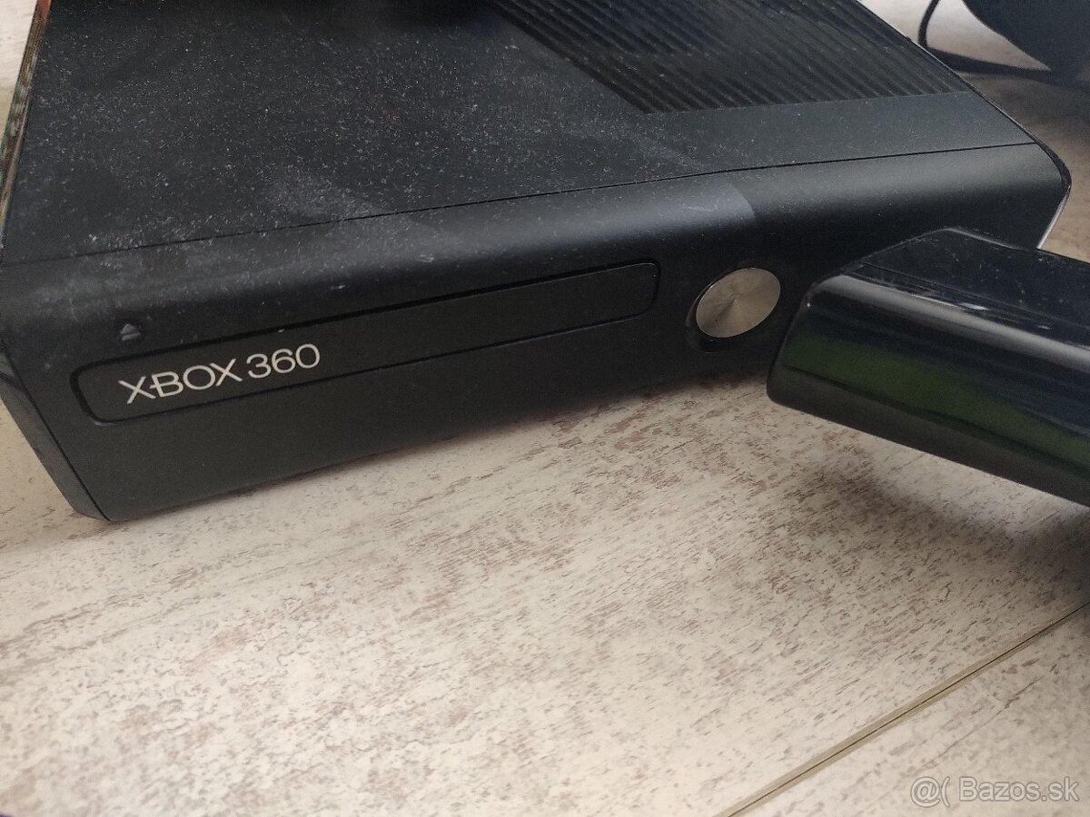 xbox 360 + kinect + volant Thrustmaster + hry - 2