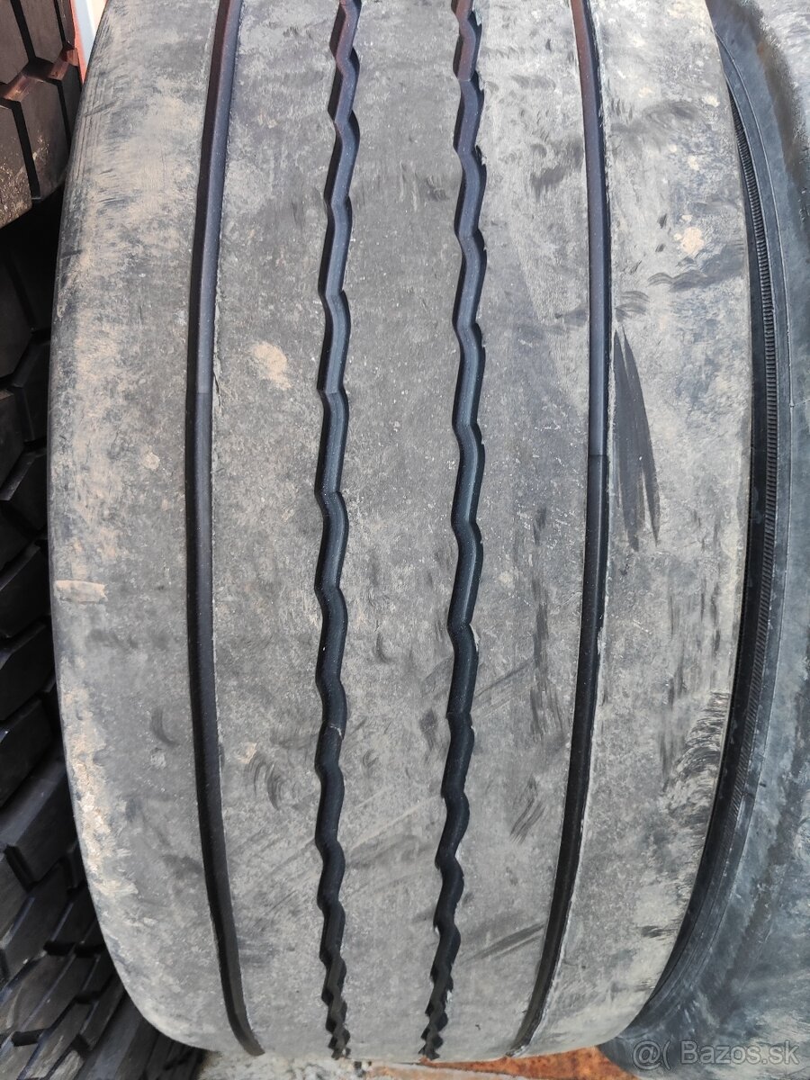 • 385/65 R22,5 BARUM BF200 - 2