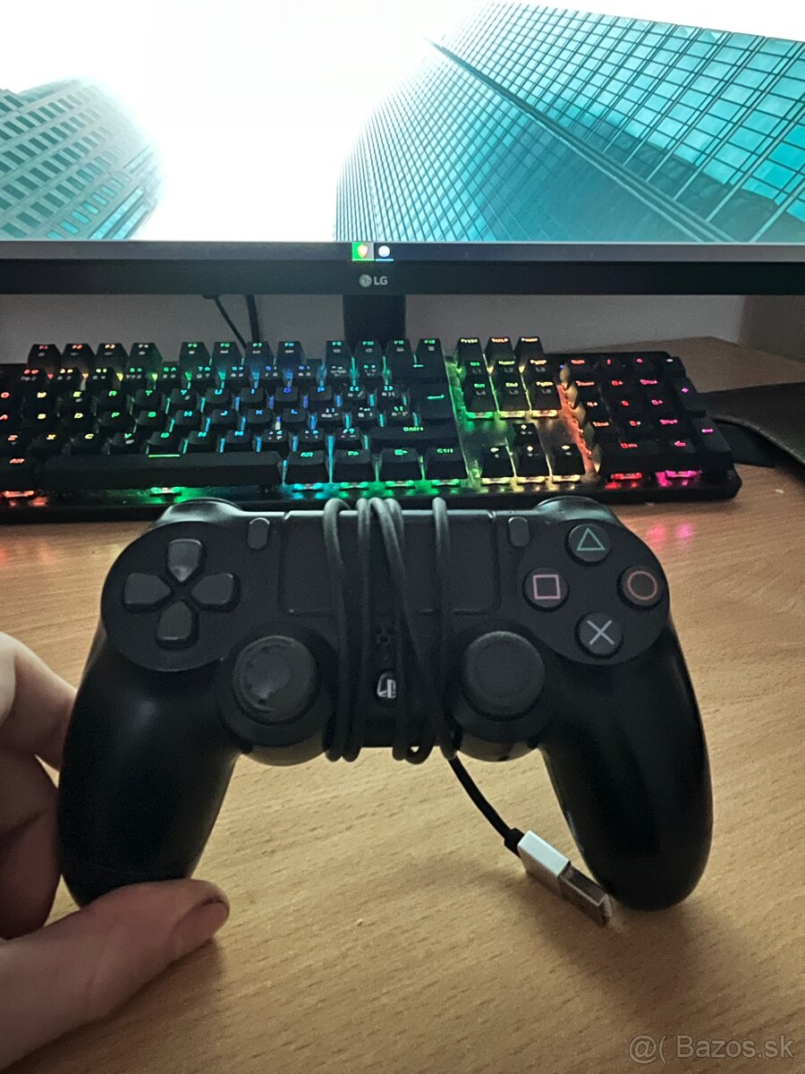 Predám PS4 Dualshock - 2