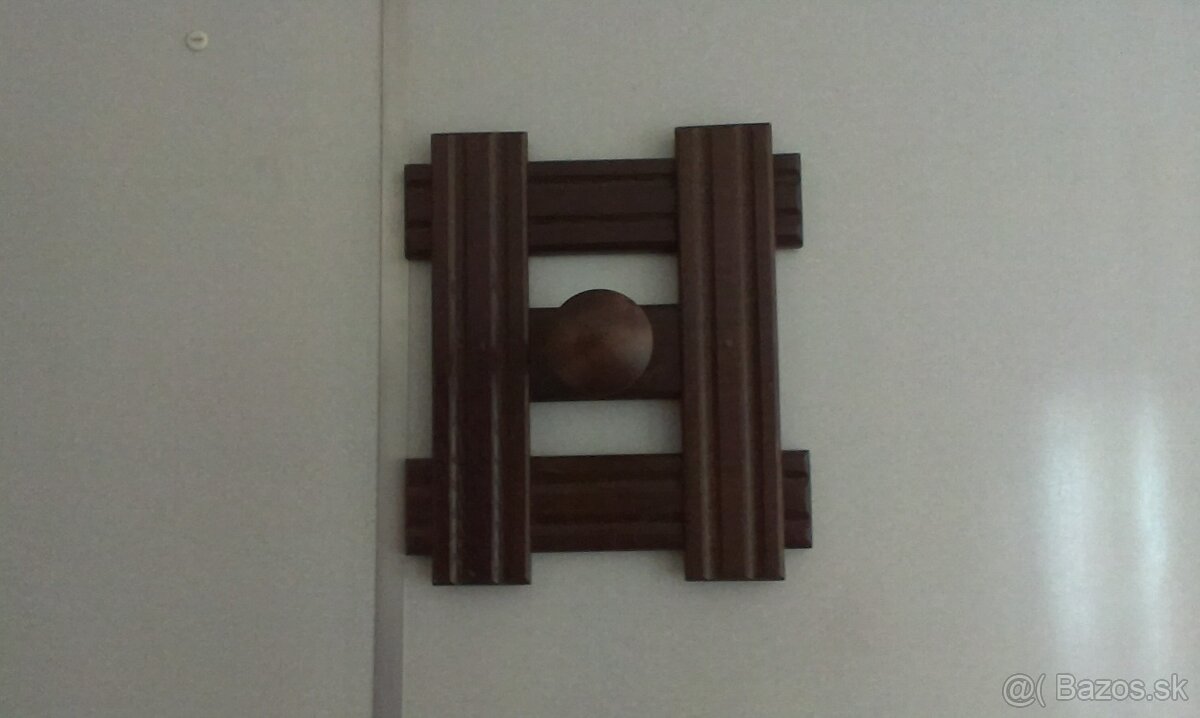 Drevený stojan a vešiak - 2