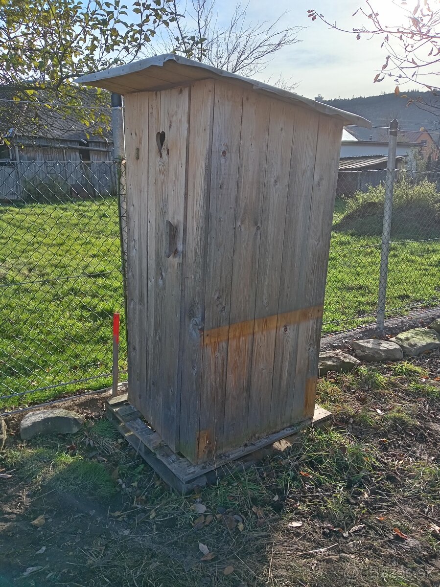 Drevená latrína - 2