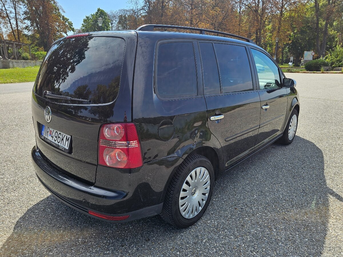 Touran 7 miest benzín automat - 2
