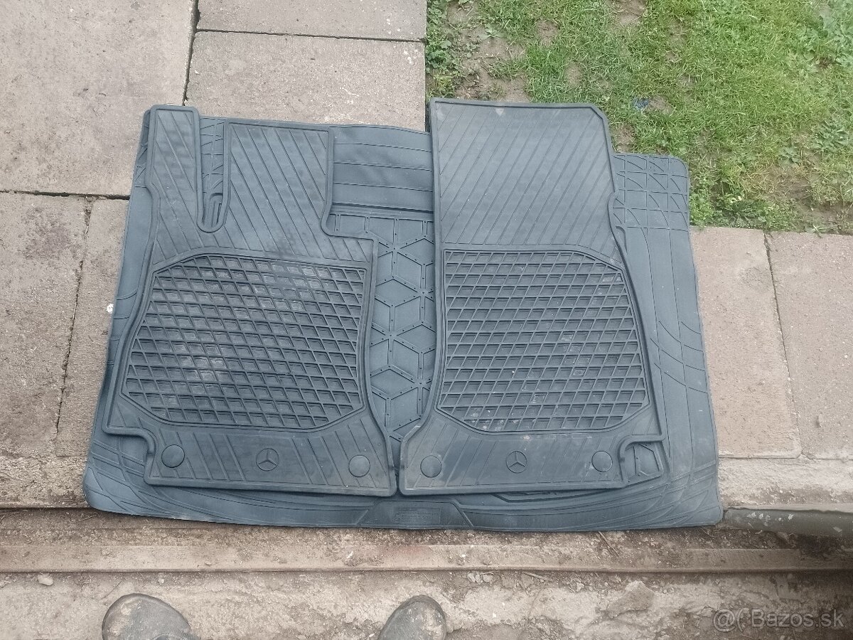 Predám gumené rohože kodiaq Superb 3 mercedes E - 2