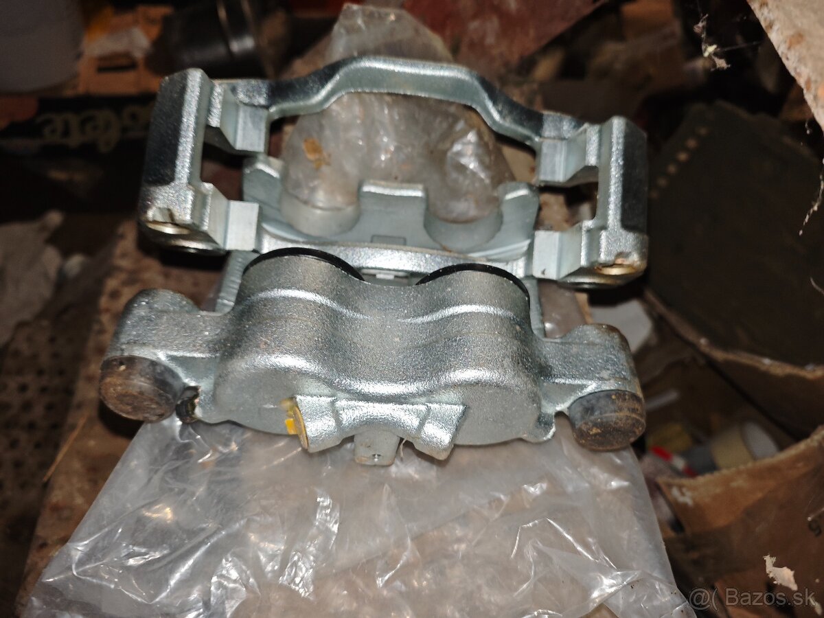 Iveco Daily brzdový strmeň - 2