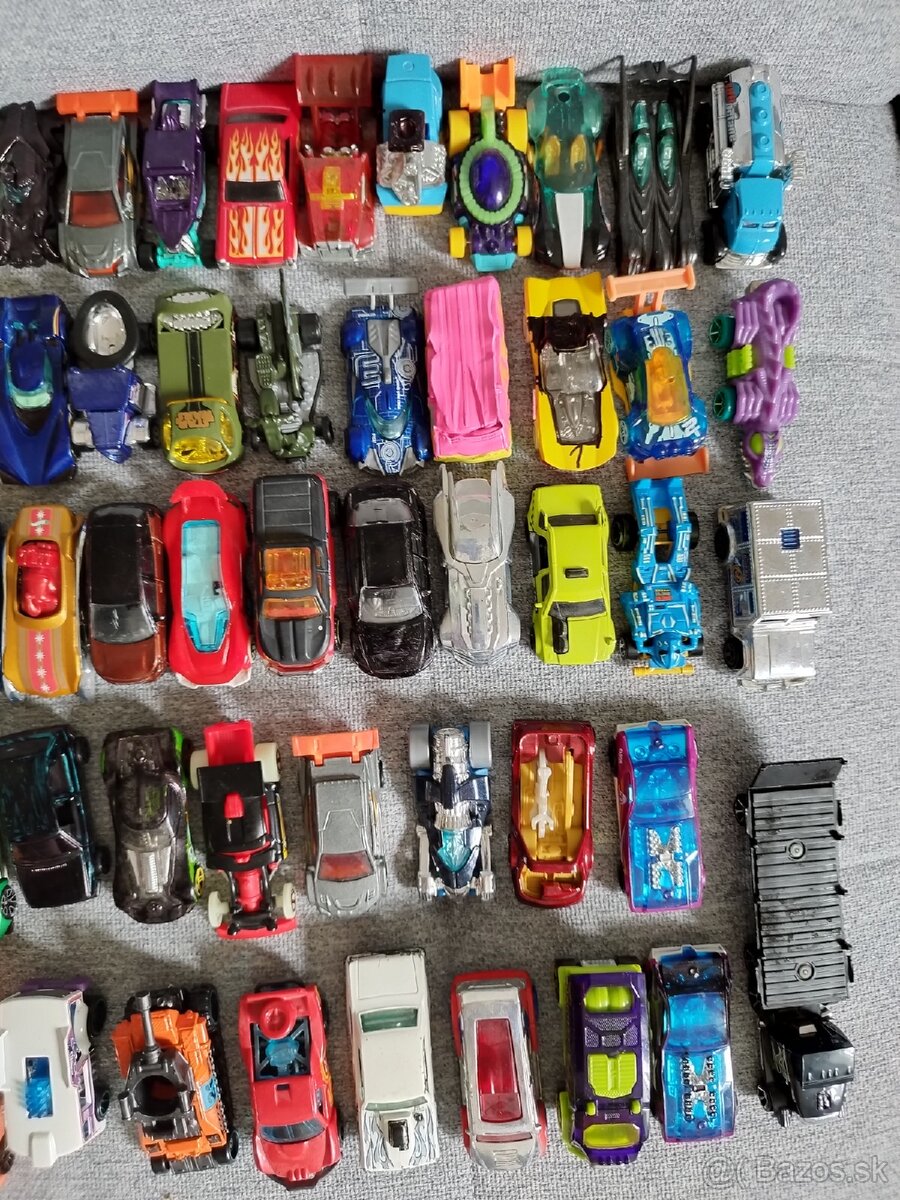Hot Wheels autíčka 77ks - 2