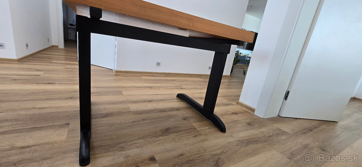 Stôl pod počítač - 2