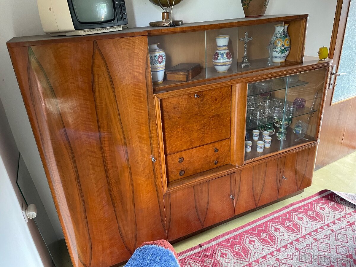 Stary zachovaly sekretar - 2