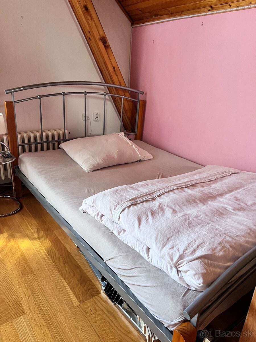 Posteľ s matracom - 2