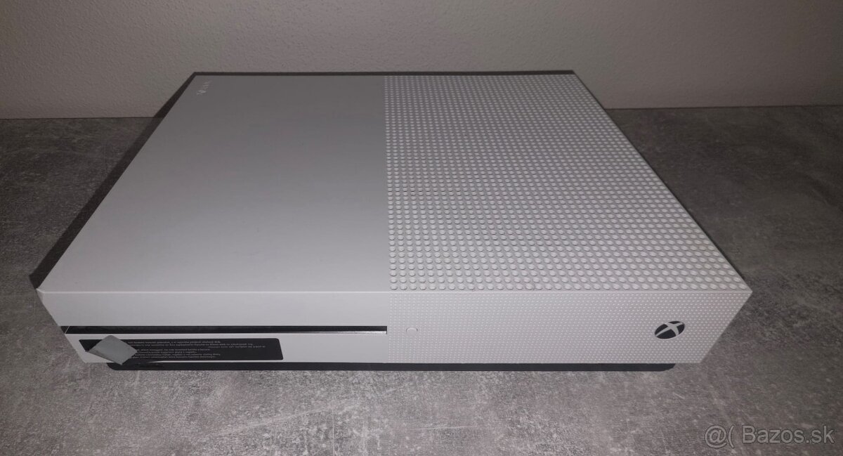 Xbox One S + 2 ovládače + hry - 2