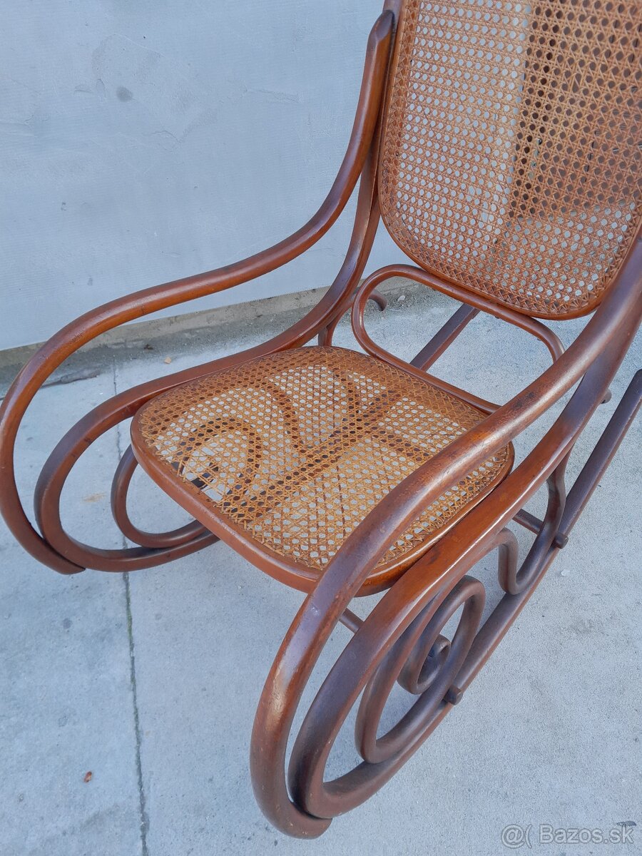 Predám staré hojdacie kreslo - 2